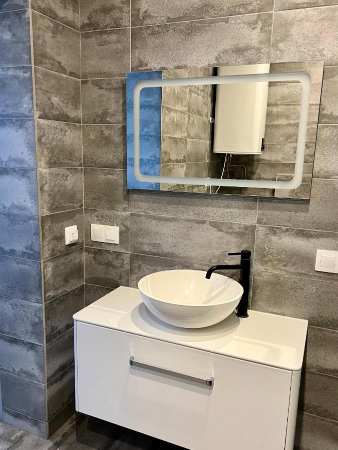 4 Rooms Apartment With A View Of The Dnieper River Kyiv Exterior foto